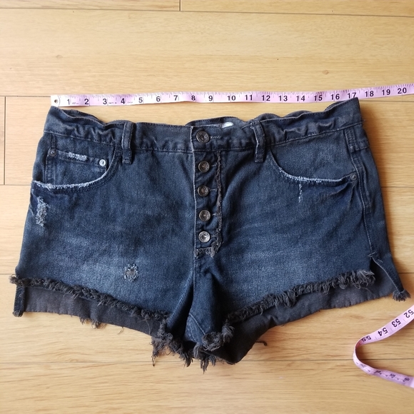 FREE PEOPLE BUTTON FLY DISTRESSED DENIM SHORTS - Picture 4 of 5